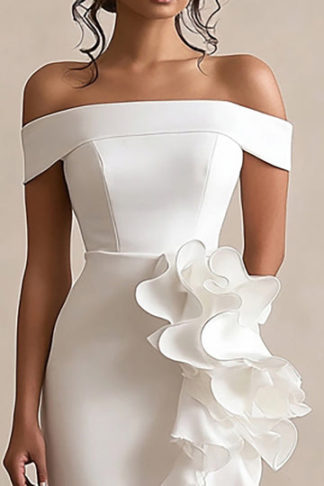 Robe de graduation en satin blanc à épaules dénudées avec volants